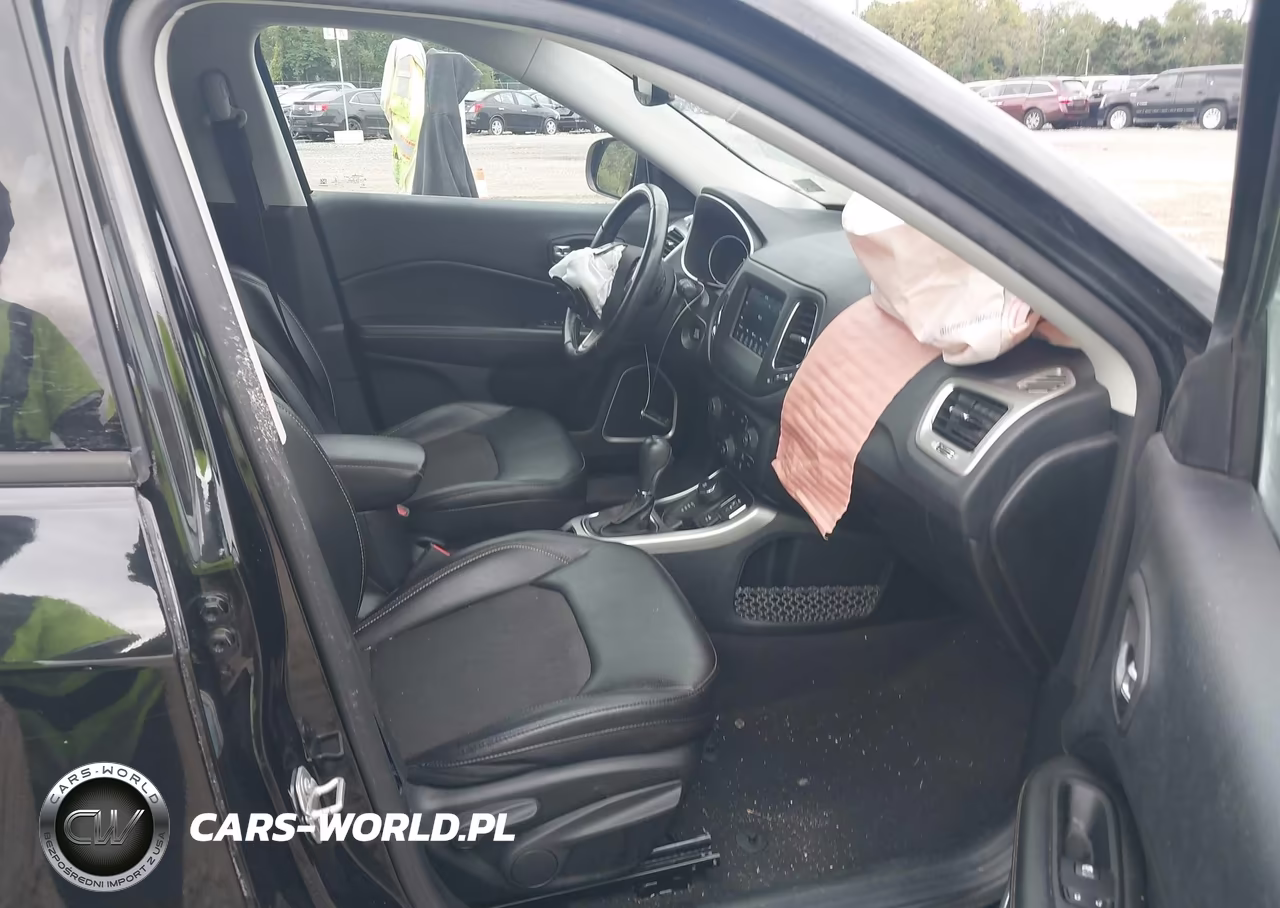 2020 Jeep Compass Latitude 4X4 VIN:3C4NJDBB3LT204632 - 5
