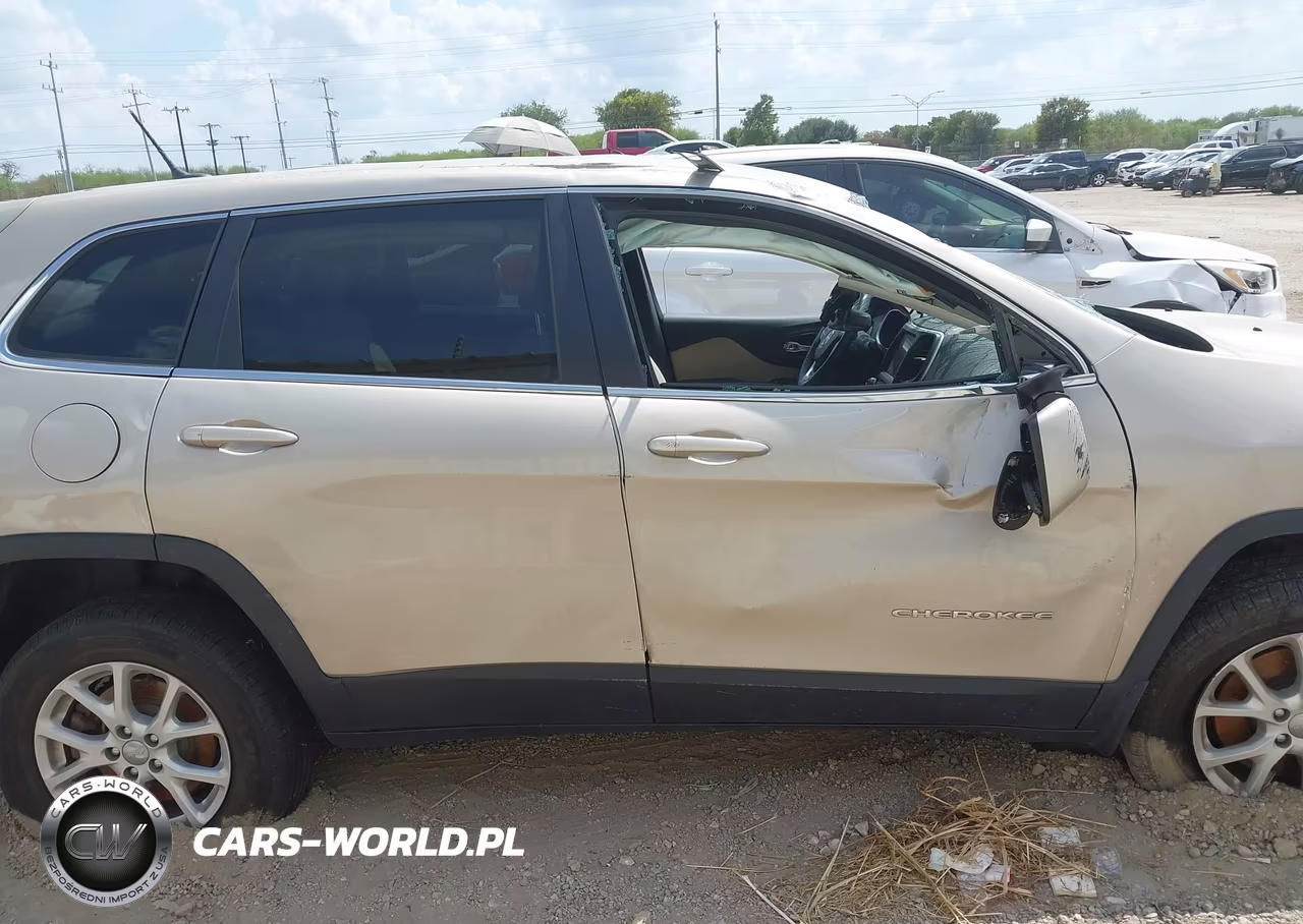 2015 Jeep Cherokee Latitude VIN:1C4PJMCS3FW502488 - 14