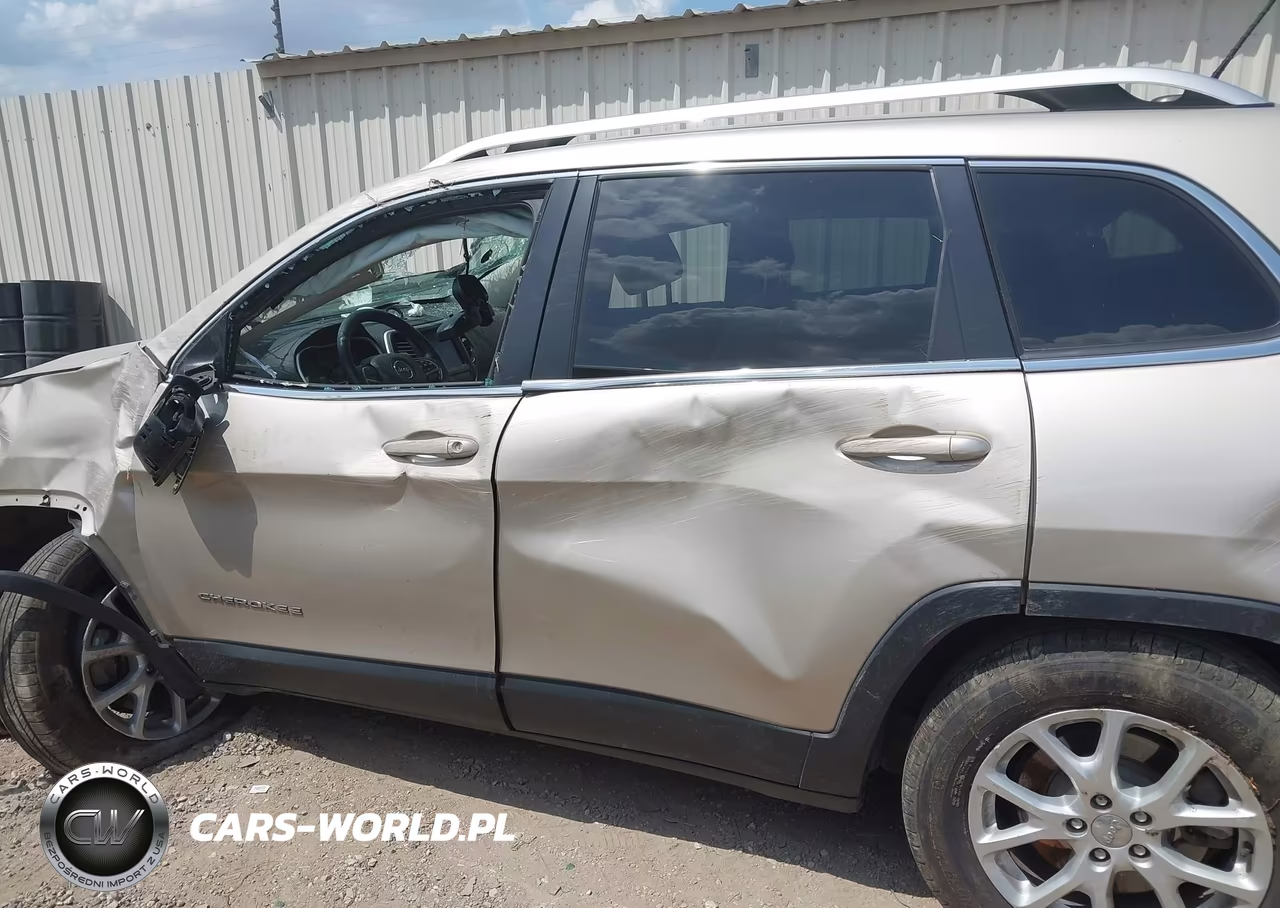 2015 Jeep Cherokee Latitude VIN:1C4PJMCS3FW502488 - 15