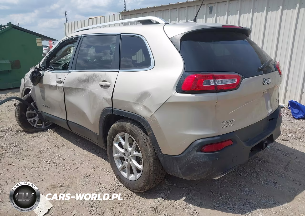 2015 Jeep Cherokee Latitude VIN:1C4PJMCS3FW502488 - 3