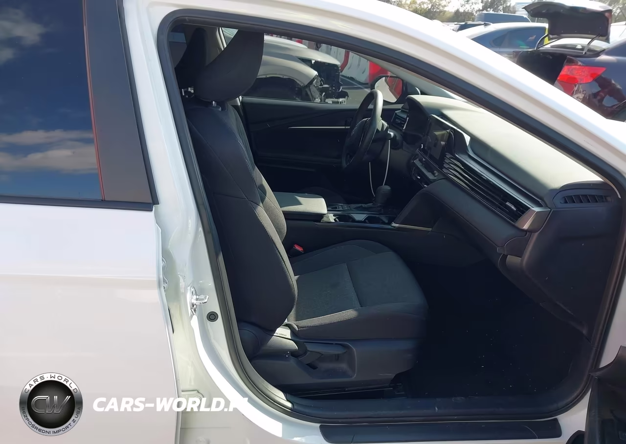 2025 Toyota Camry Le VIN:4T1DAACK5SU097818 - 5