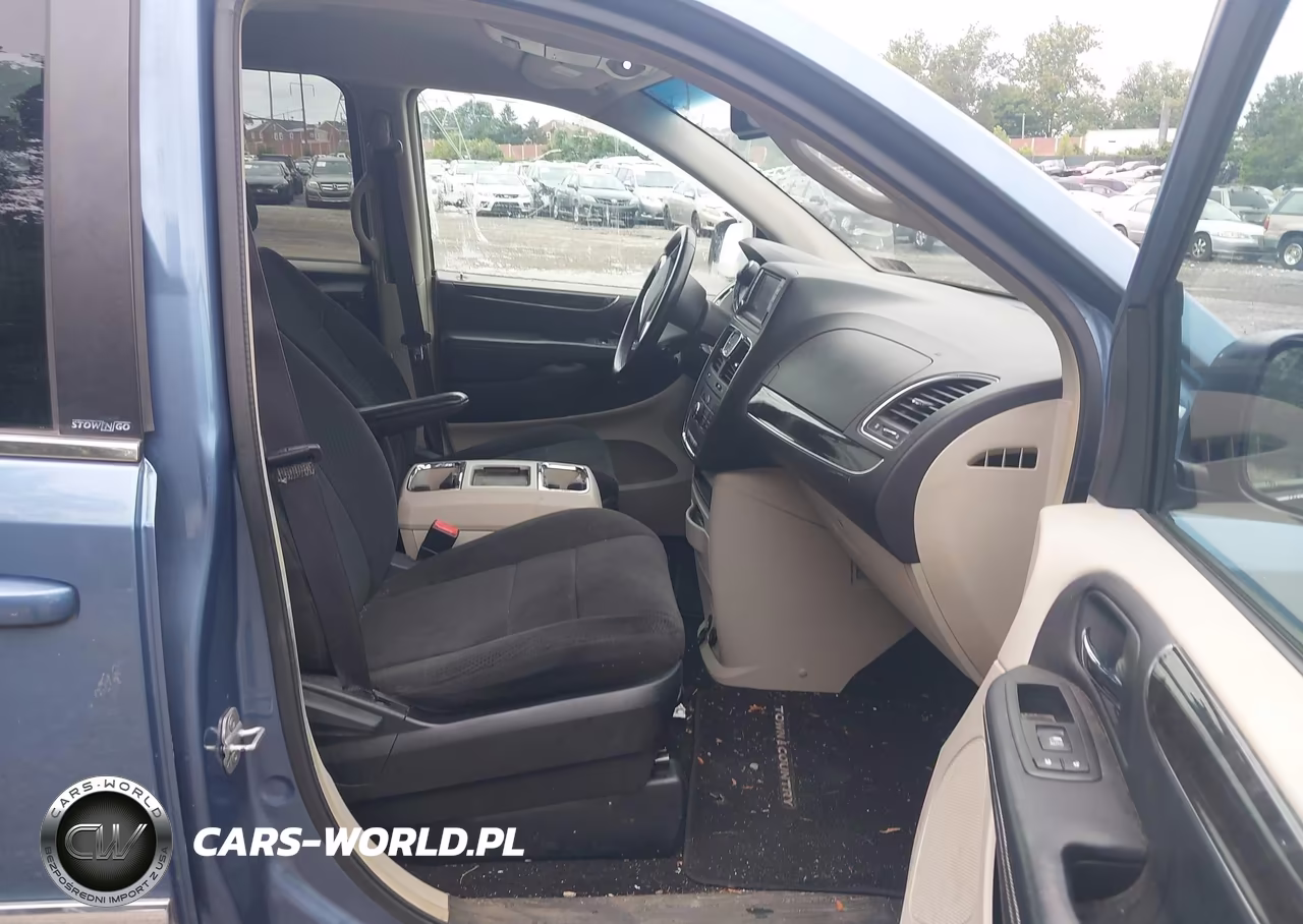 2012 Chrysler Town & Country Touring VIN:2C4RC1BG9CR136717 - 5