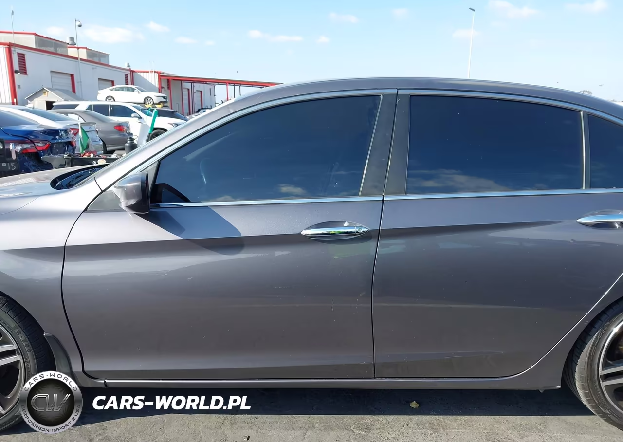 2015 Honda Accord Sport VIN:1HGCR2E57FA217116 - 14