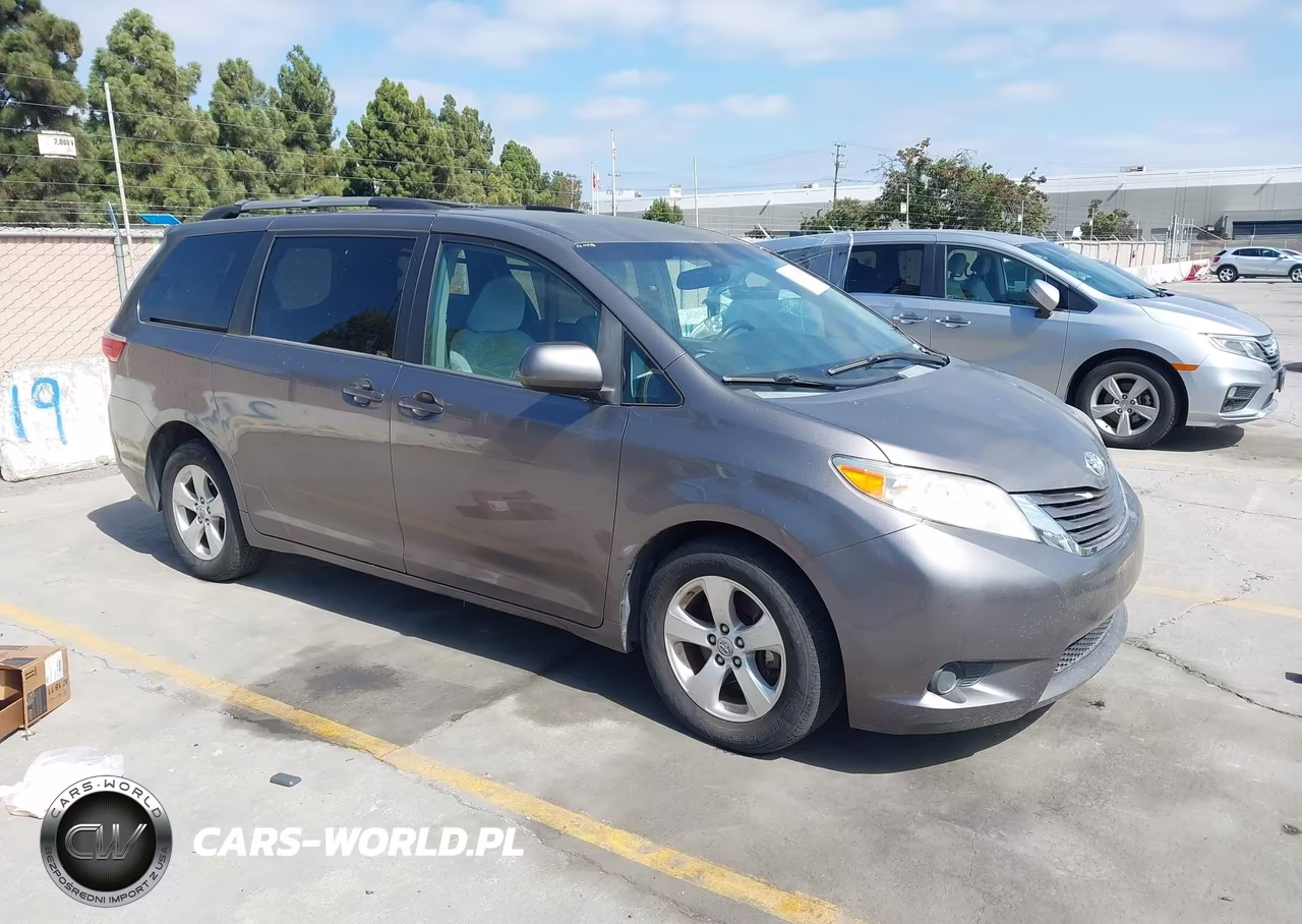2015 Toyota Sienna Le 8 Passenger – zdjęcie 1 z 16