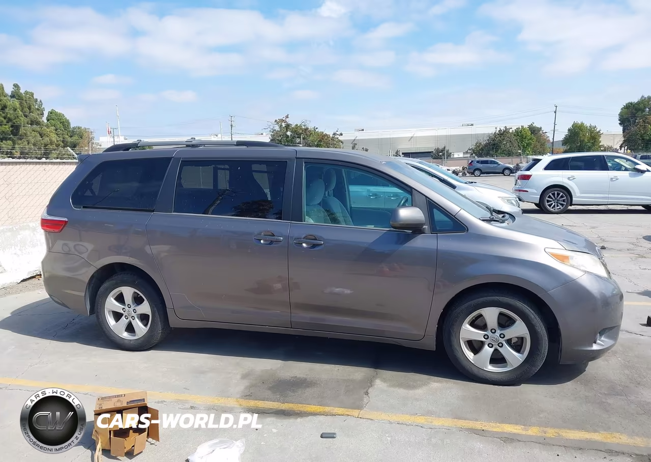 2015 Toyota Sienna Le 8 Passenger VIN:5TDKK3DC5FS641238 - 13