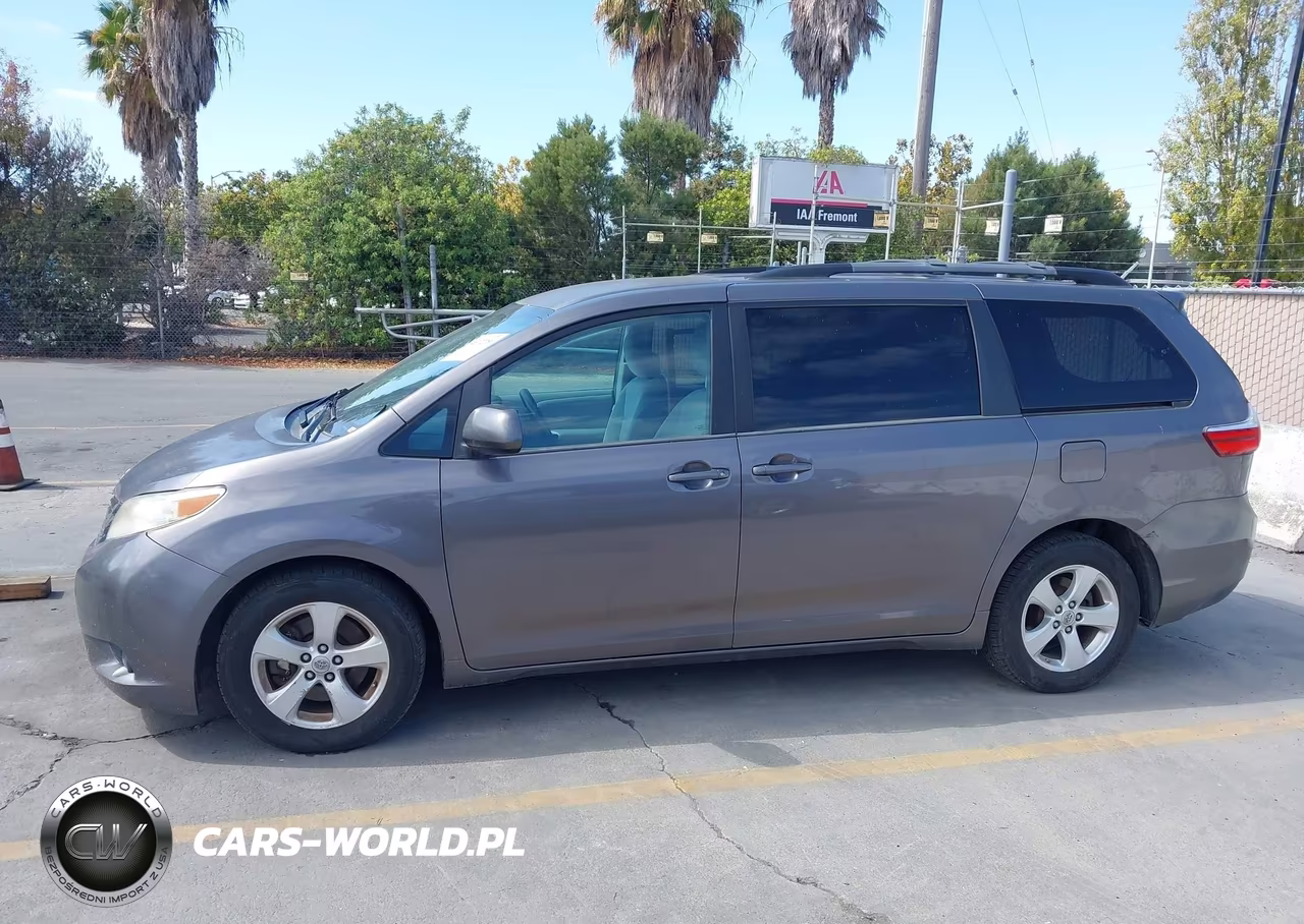 2015 Toyota Sienna Le 8 Passenger VIN:5TDKK3DC5FS641238 - 14
