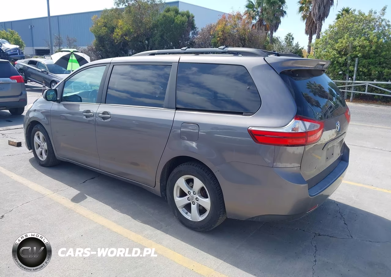 2015 Toyota Sienna Le 8 Passenger VIN:5TDKK3DC5FS641238 - 3