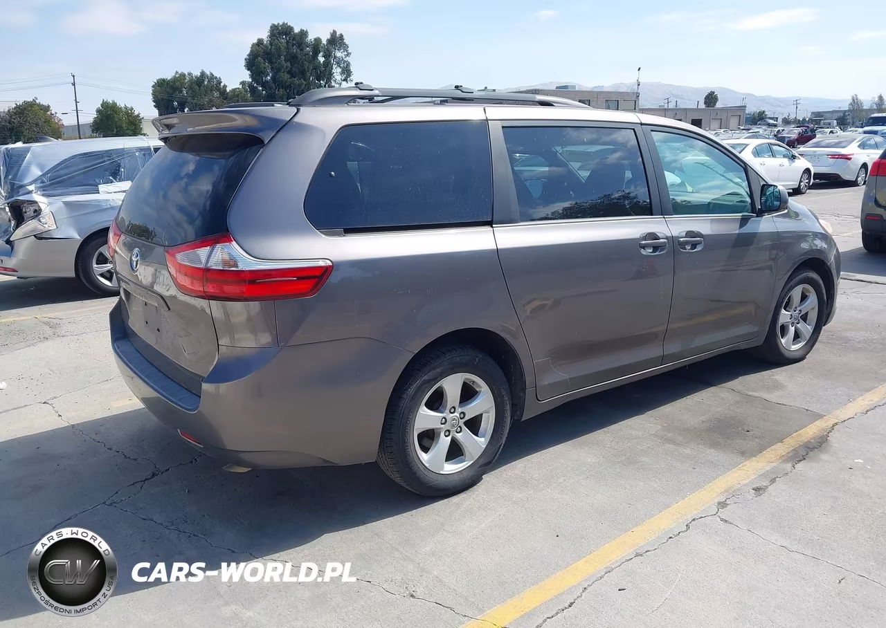 2015 Toyota Sienna Le 8 Passenger VIN:5TDKK3DC5FS641238 - 4
