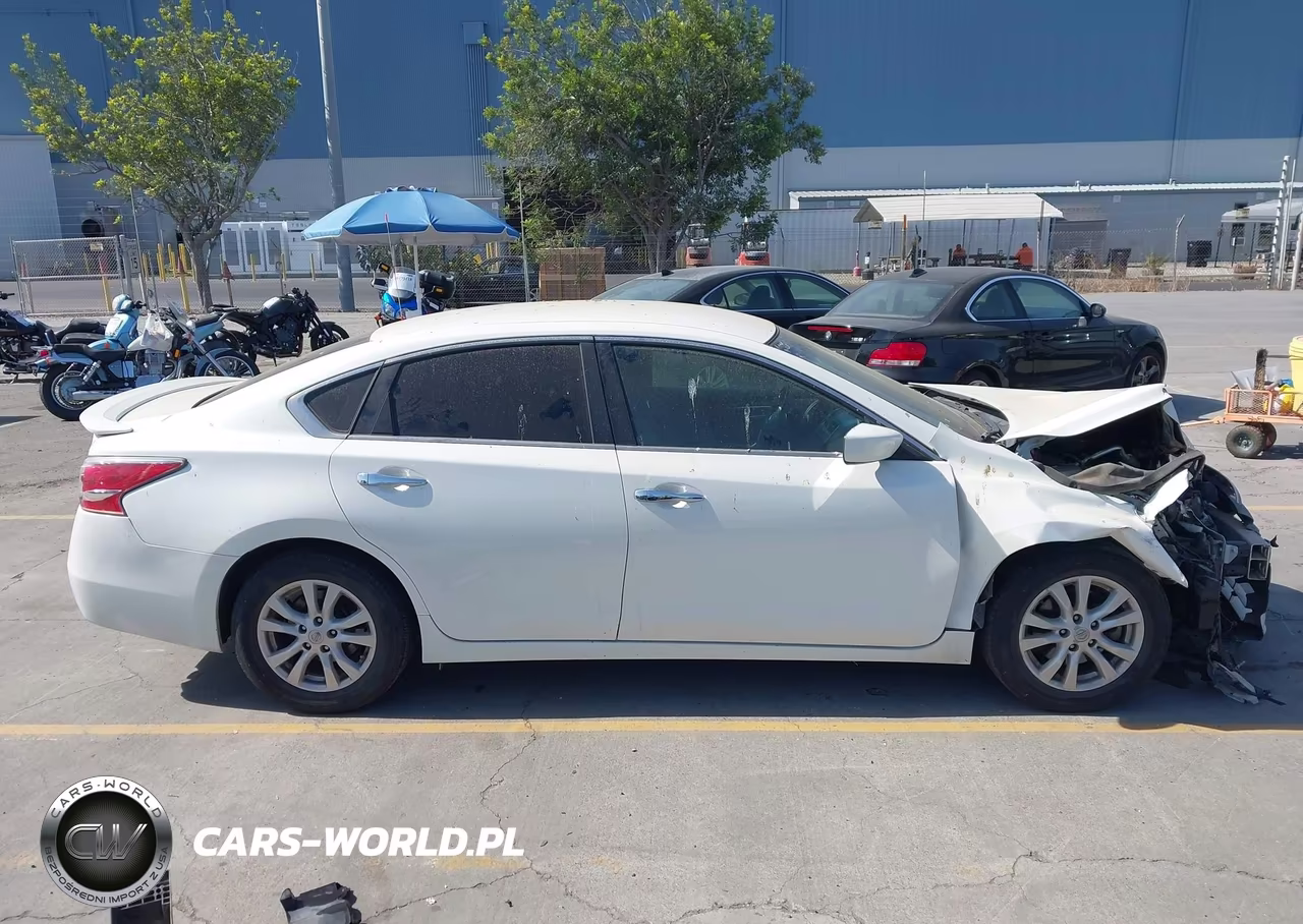 2014 Nissan Altima 2.5 S VIN:1N4AL3AP3EN246923 - 14