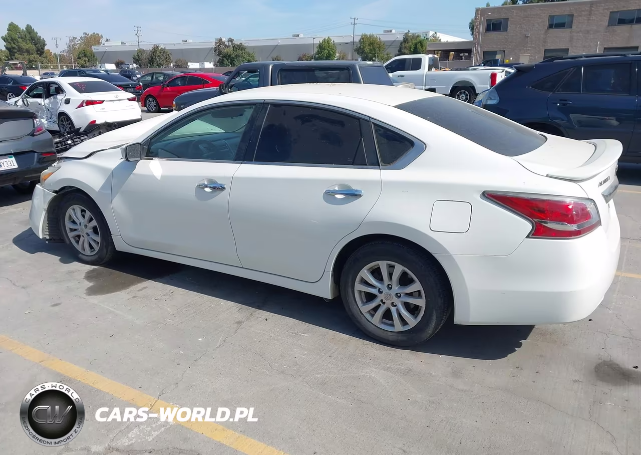 2014 Nissan Altima 2.5 S VIN:1N4AL3AP3EN246923 - 3