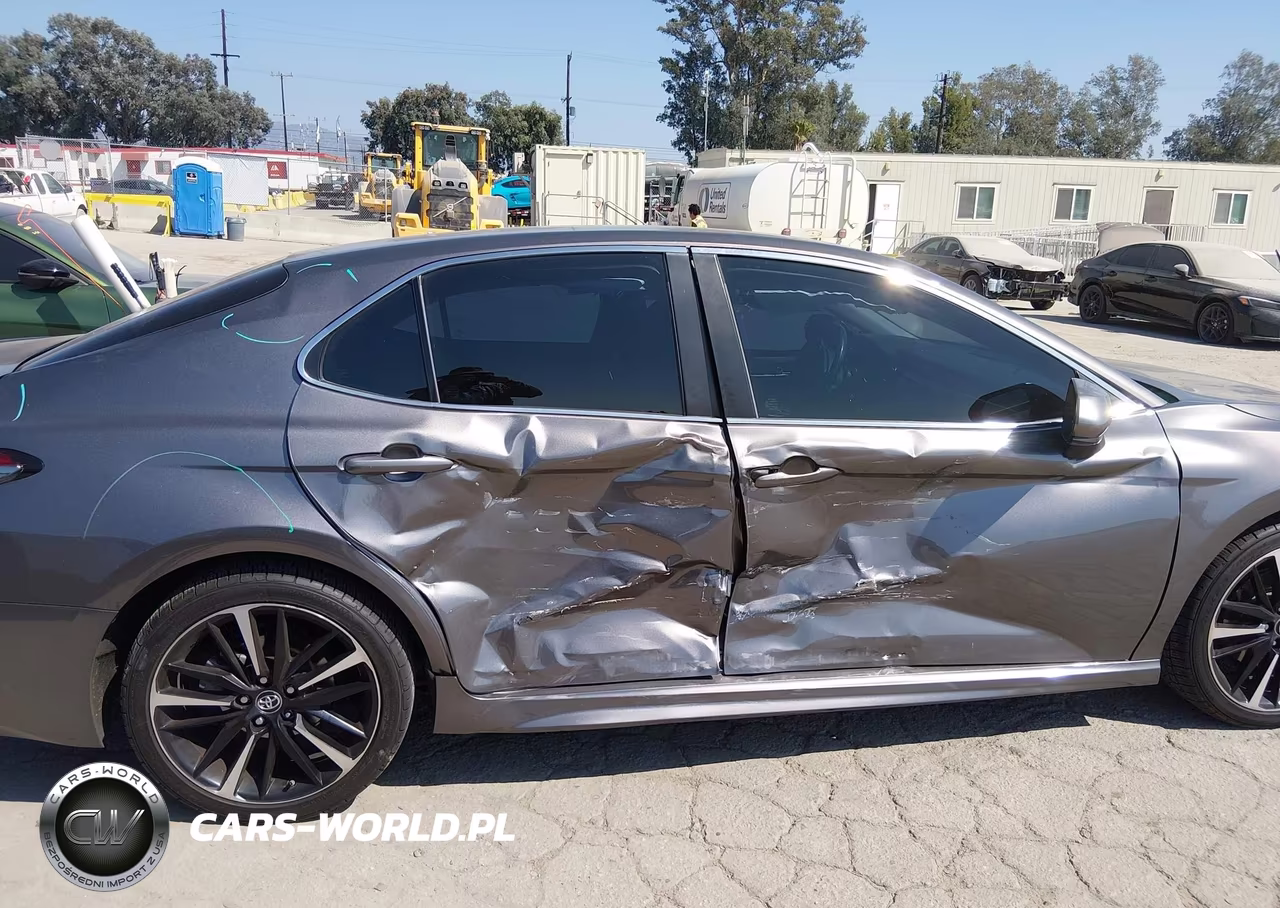 2018 Toyota Camry Se VIN:4T1B11HK8JU094992 - 17