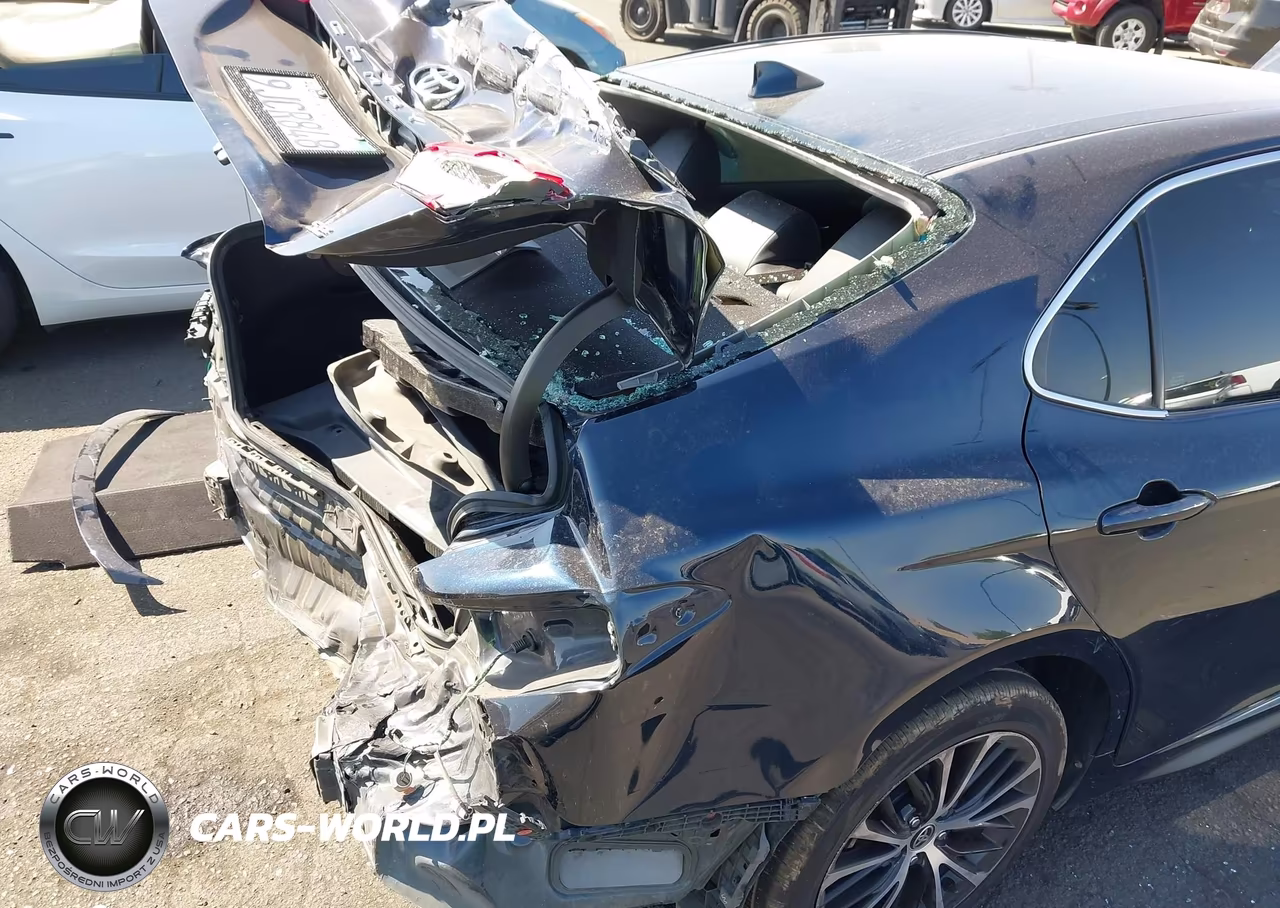 2020 Toyota Camry Se VIN:4T1G11AK5LU960201 - 18
