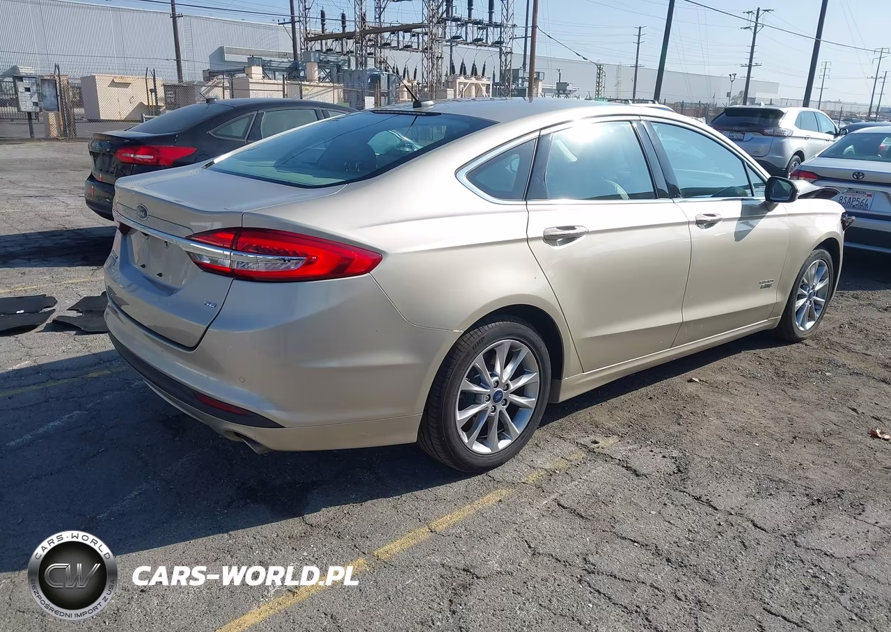 2018 Ford Fusion Energi Se Luxury VIN:3FA6P0PU3JR111390 - 4