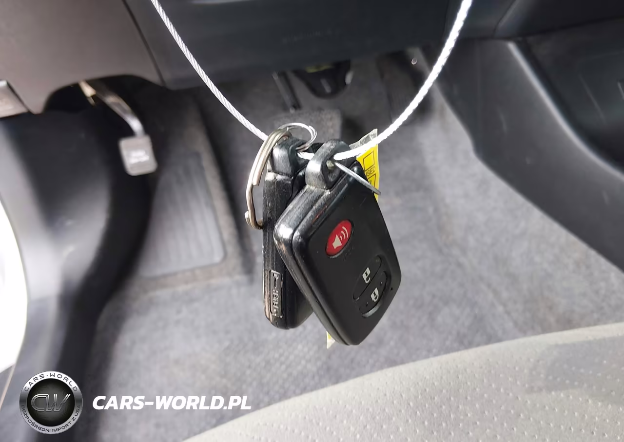 2014 Toyota Prius Two VIN:JTDKN3DU0E0358019 - 11