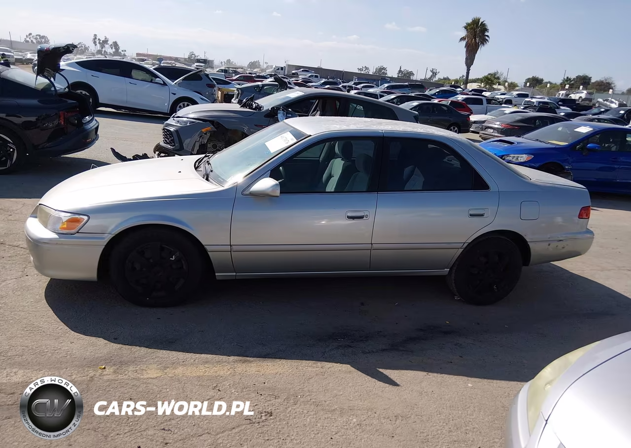 2000 Toyota Camry Le VIN:JT2BG22K0Y0466255 - 17