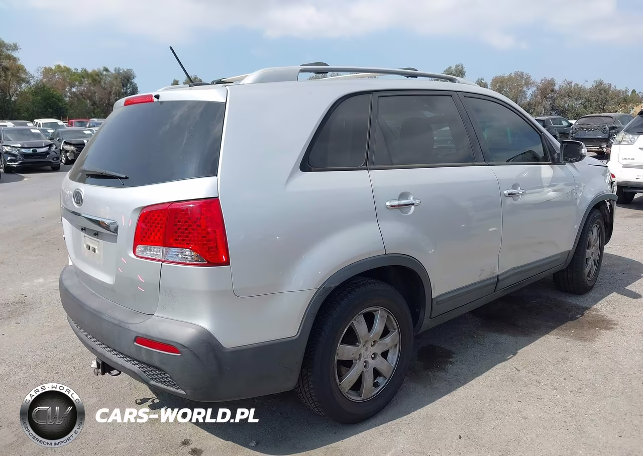 2012 Kia Sorento Lx V6 VIN:5XYKT4A20CG260467 - 4