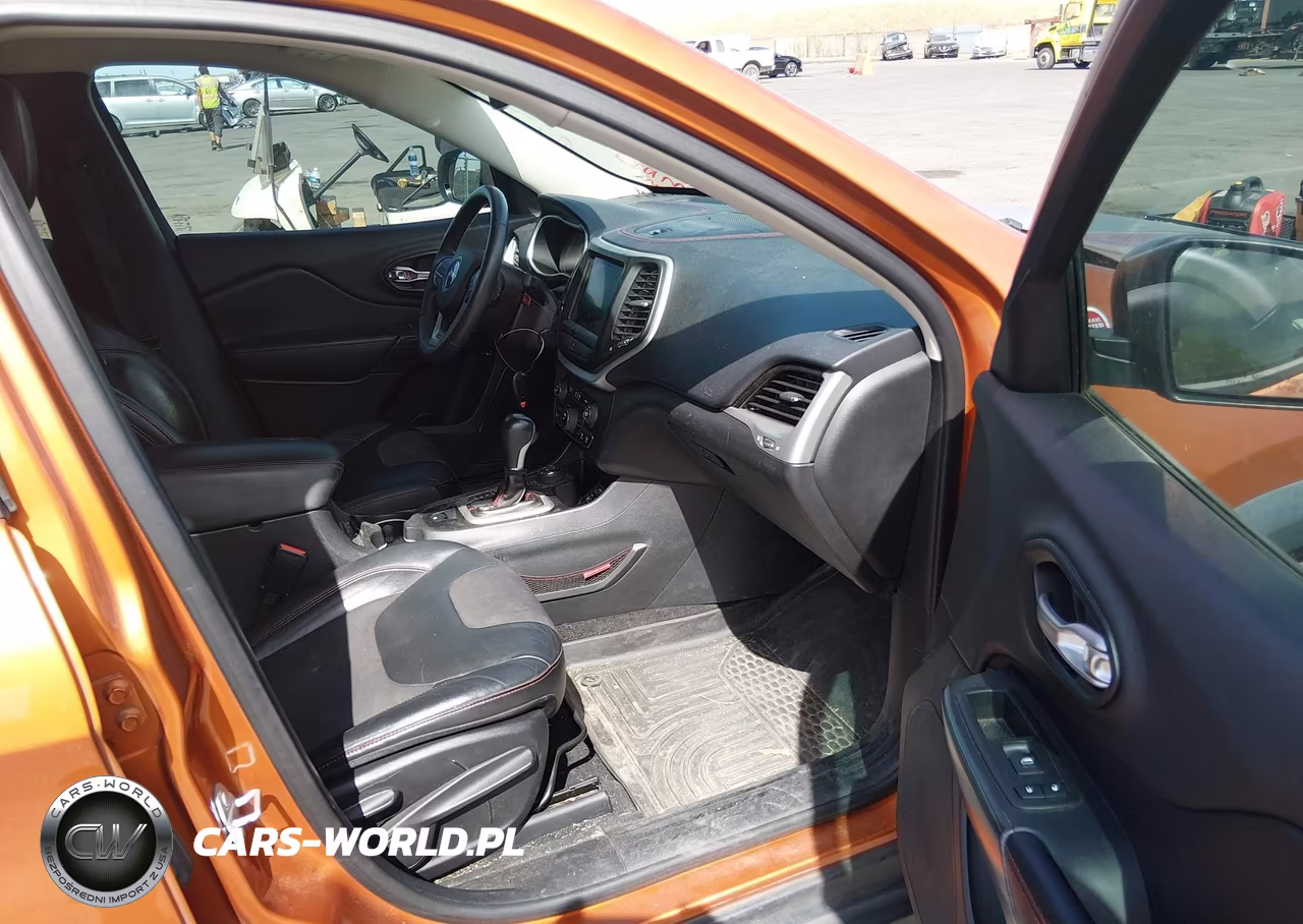 2016 Jeep Cherokee Trailhawk VIN:1C4PJMBS2GW154444 - 5
