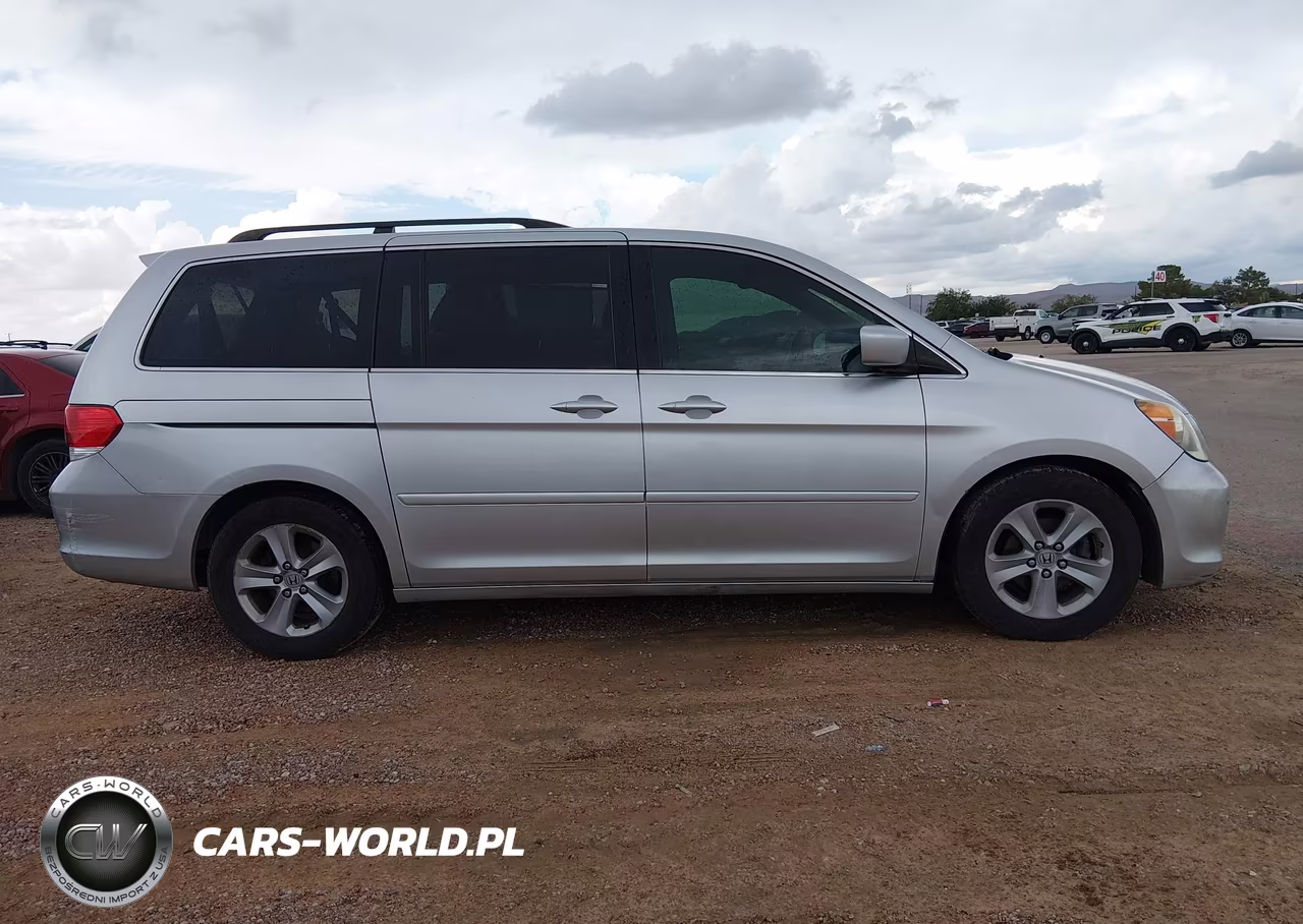 2010 Honda Odyssey Touring VIN:5FNRL3H96AB113473 - 13