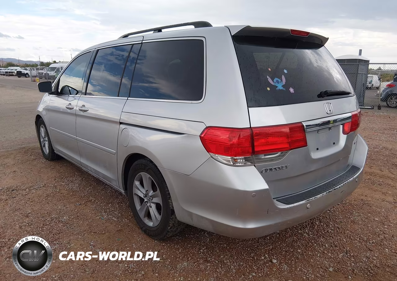 2010 Honda Odyssey Touring VIN:5FNRL3H96AB113473 - 3