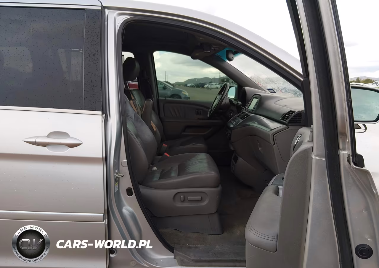 2010 Honda Odyssey Touring VIN:5FNRL3H96AB113473 - 5