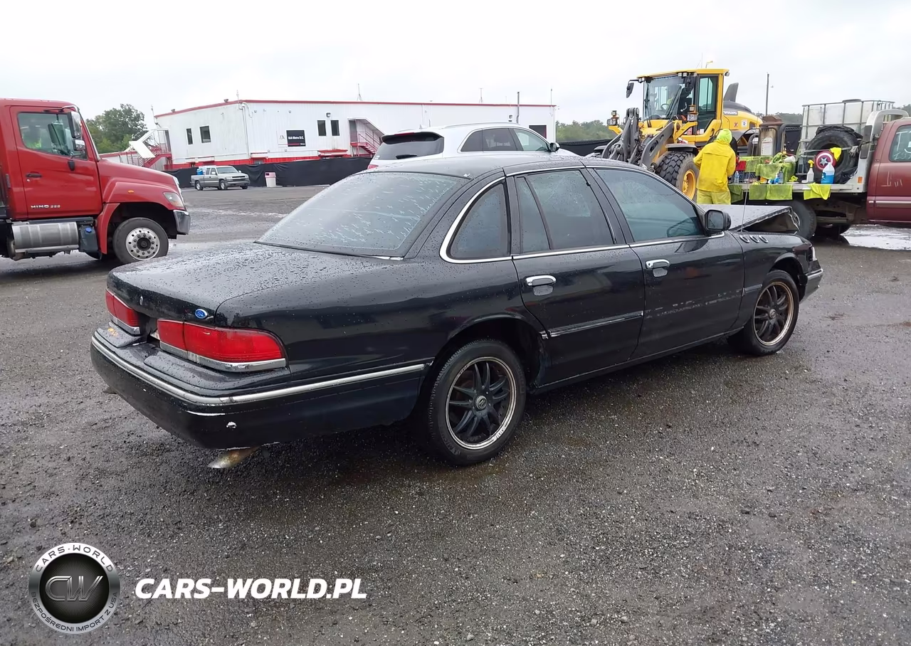 1997 Ford Crown Victoria Police Interceptor VIN:2FALP71W1VX192824 - 4