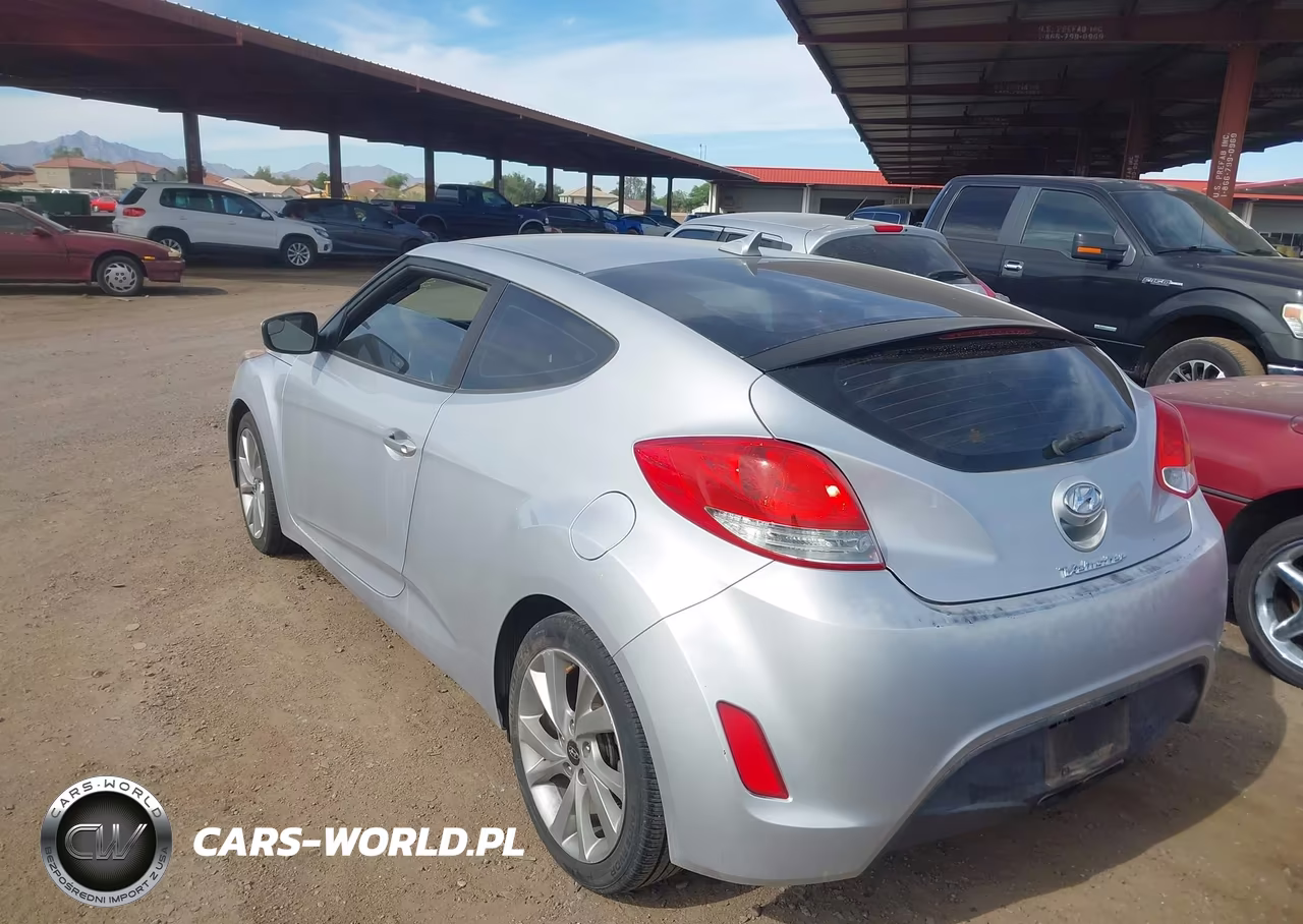 2016 Hyundai Veloster VIN:KMHTC6AD3GU286093 - 3