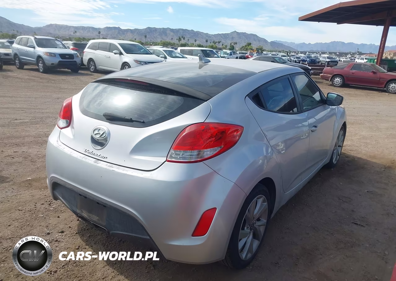 2016 Hyundai Veloster VIN:KMHTC6AD3GU286093 - 4