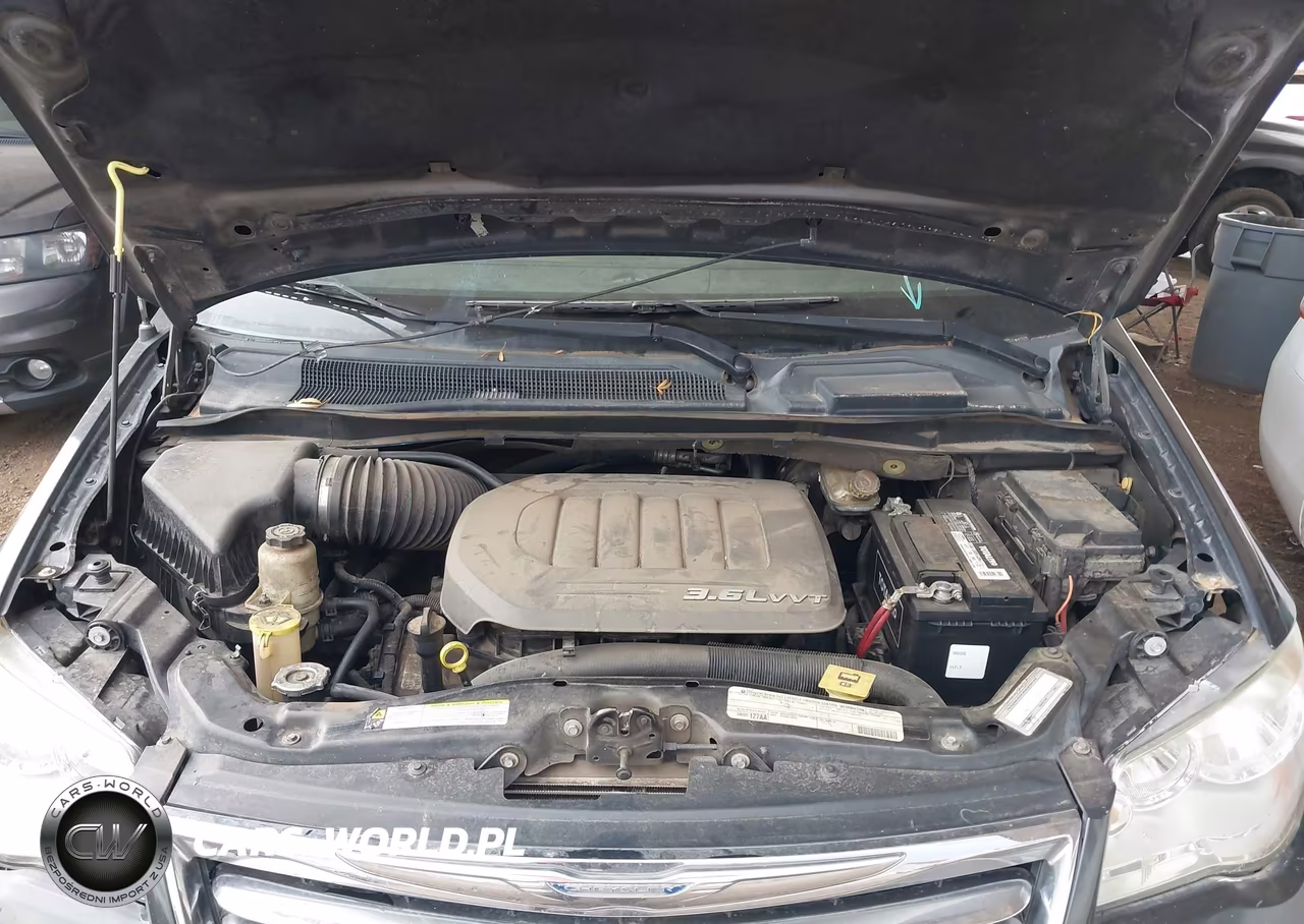 2011 Chrysler Town & Country Touring VIN:2A4RR5DG6BR687280 - 10