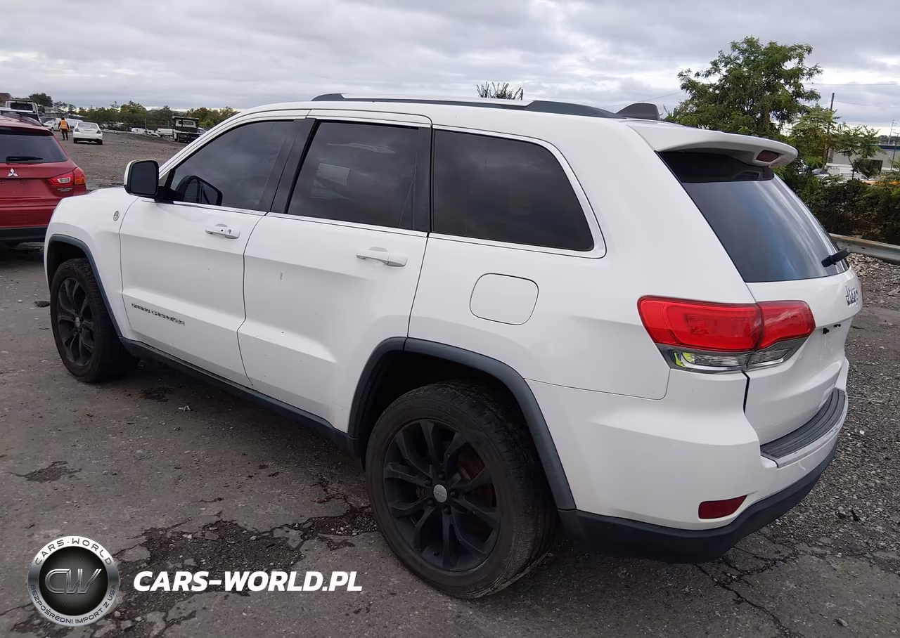 2014 Jeep Grand Cherokee Laredo VIN:1C4RJFAGXEC372096 - 3