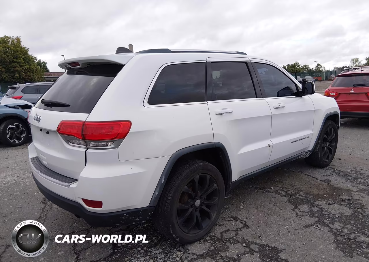 2014 Jeep Grand Cherokee Laredo VIN:1C4RJFAGXEC372096 - 4