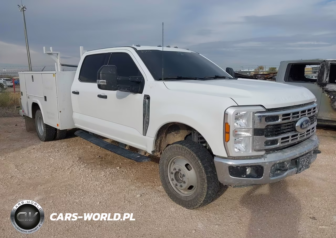 2025 Ford F-350 Chassis Xlt