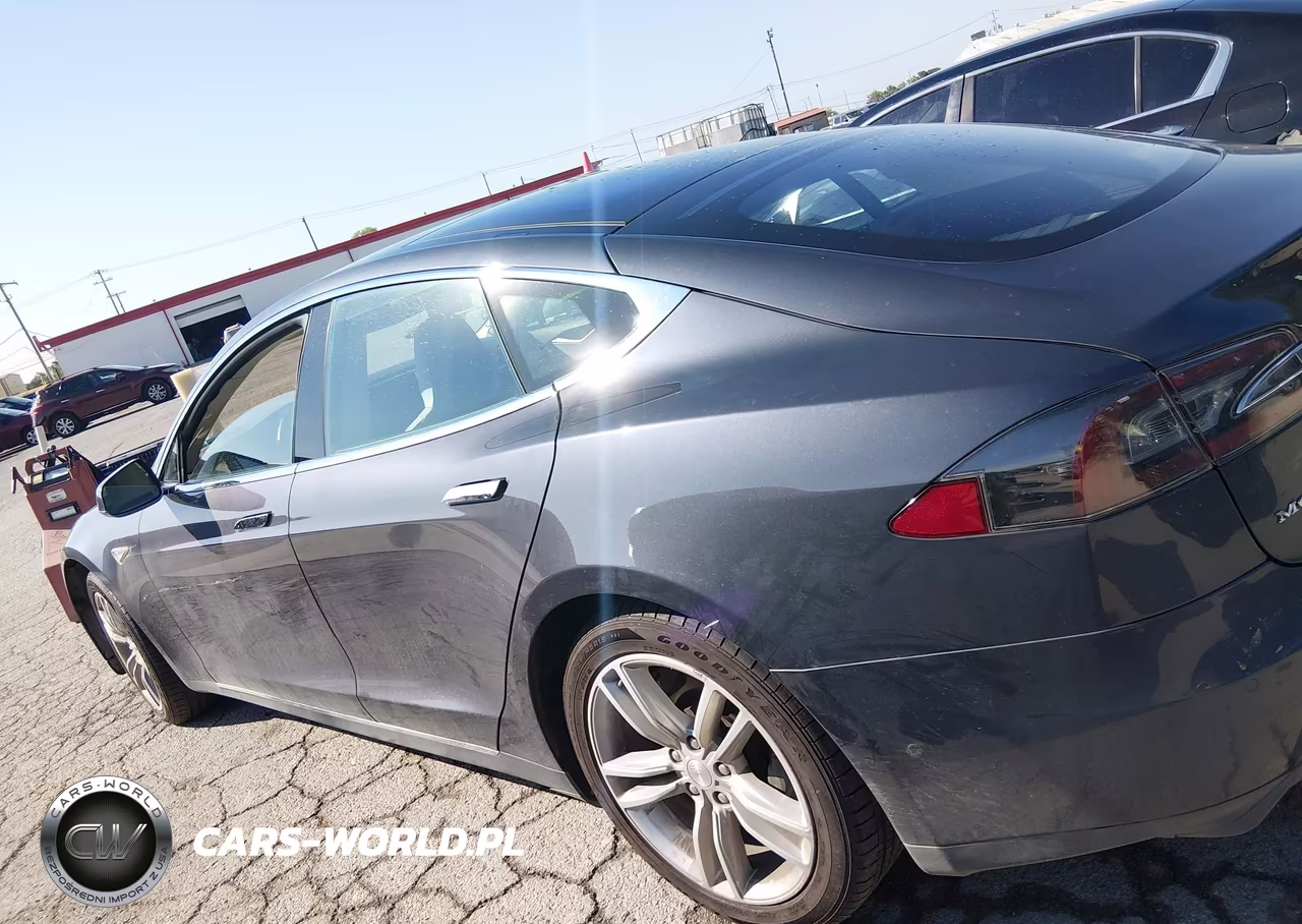 2015 Tesla Model S 60-70-85 VIN:5YJSA1H11FF083473 - 13