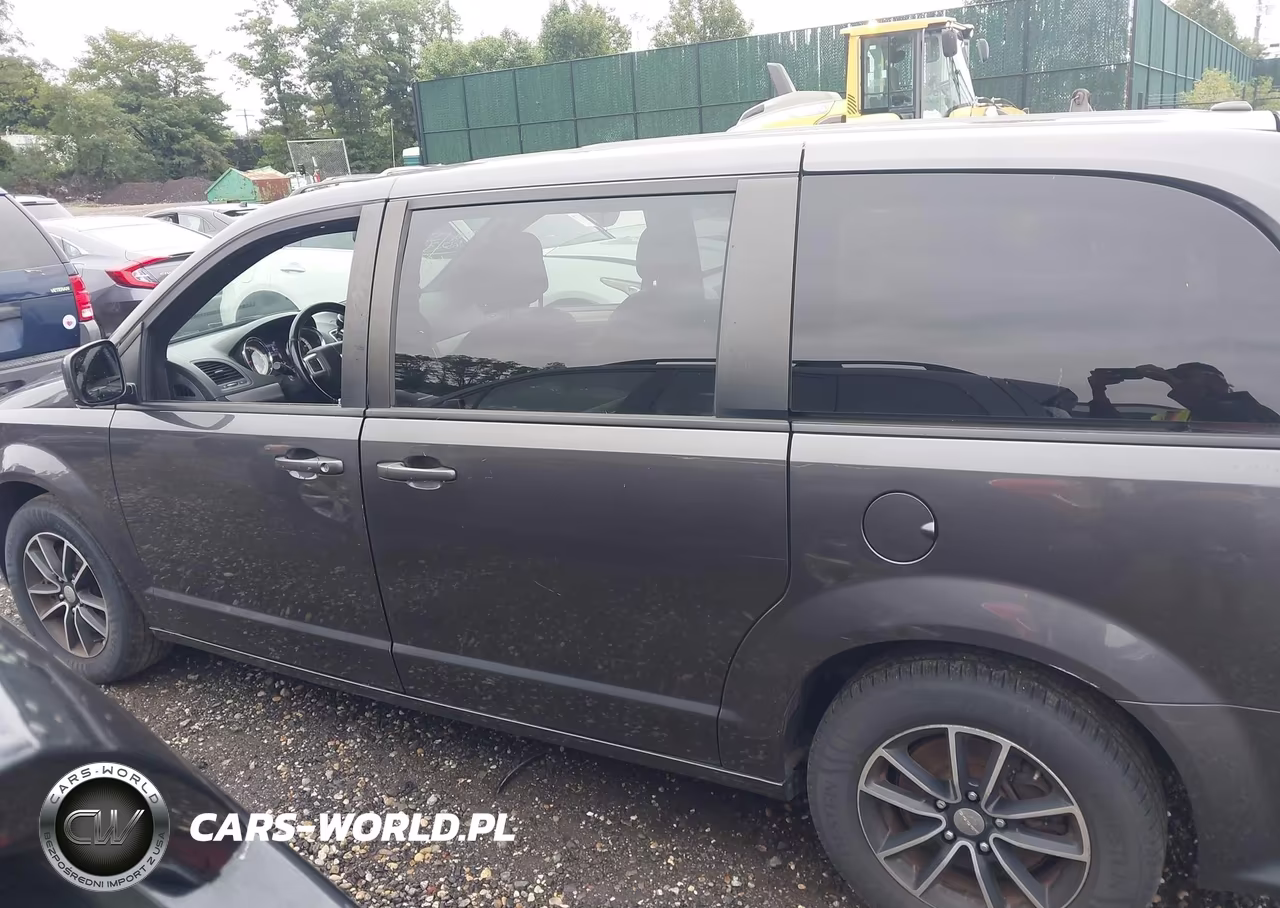 2018 Dodge Grand Caravan Gt VIN:2C4RDGEG5JR254613 - 14