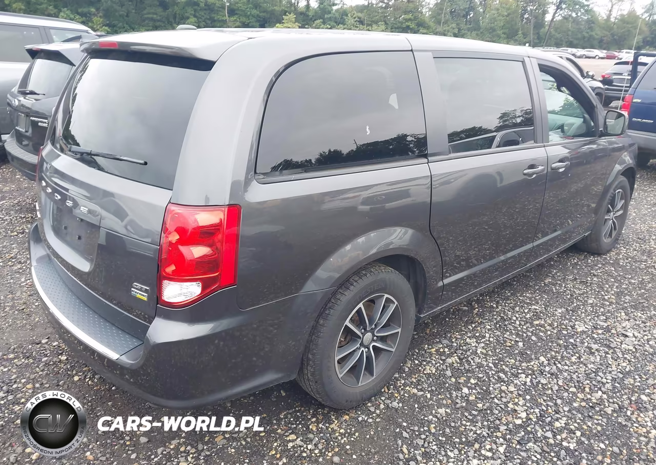 2018 Dodge Grand Caravan Gt VIN:2C4RDGEG5JR254613 - 4