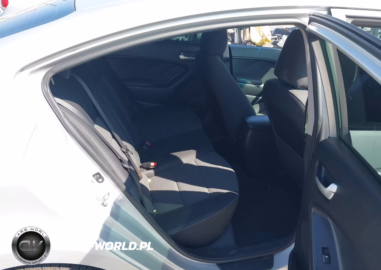 2018 Kia Forte Lx VIN:3KPFL4A70JE166466 - 8