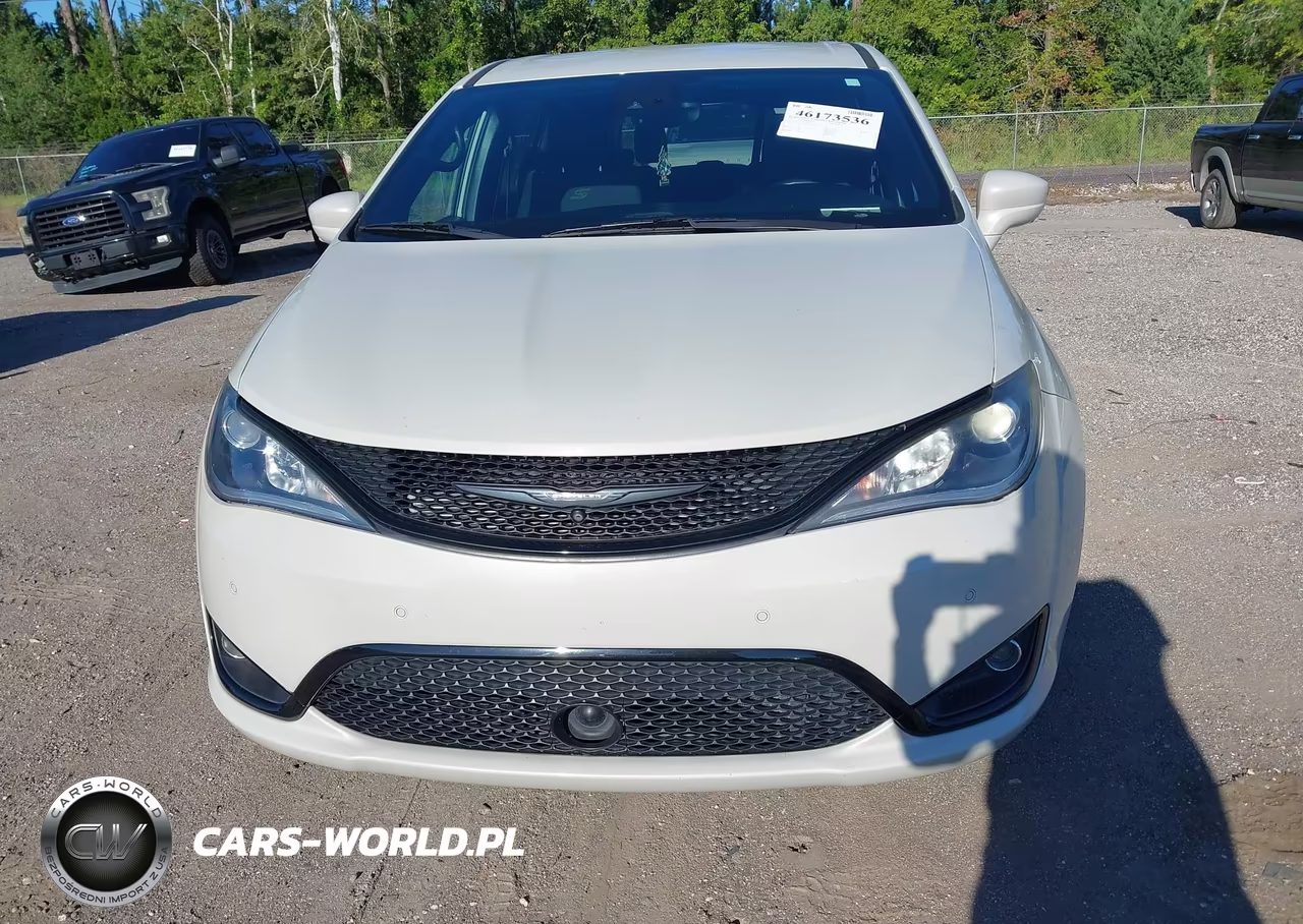 2019 Chrysler Pacifica Touring Plus VIN:2C4RC1FG0KR686722 - 6