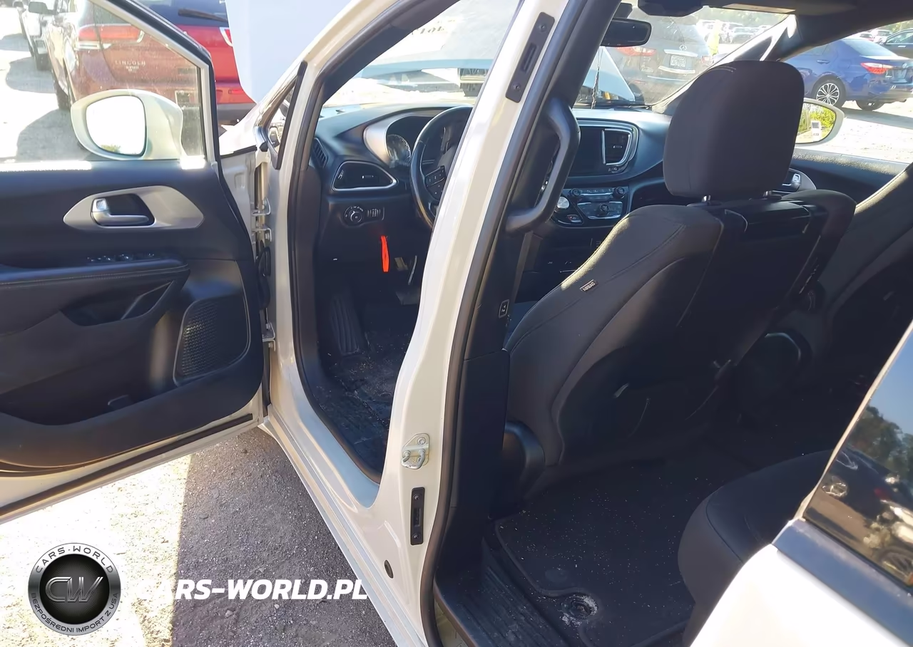 2019 Chrysler Pacifica Touring Plus VIN:2C4RC1FG0KR686722 - 8