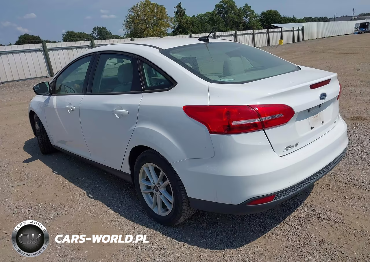 2018 Ford Focus Se VIN:1FADP3F23JL209021 - 3
