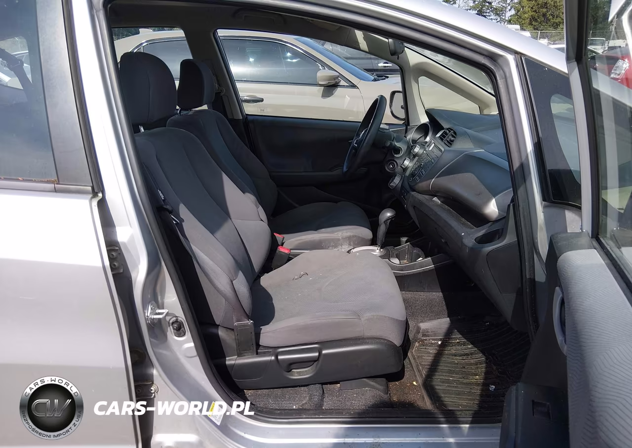 2013 Honda Fit VIN:JHMGE8H38DC009593 - 5