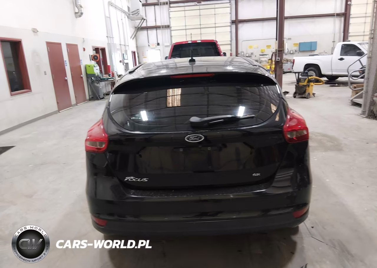2018 Ford Focus Se VIN:1FADP3K23JL323980 - 17