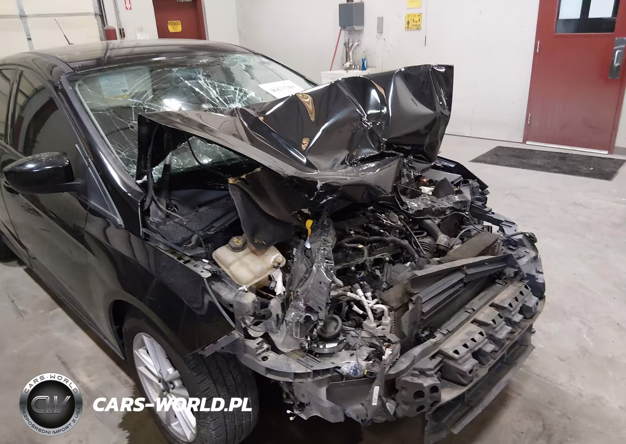2018 Ford Focus Se VIN:1FADP3K23JL323980 - 19