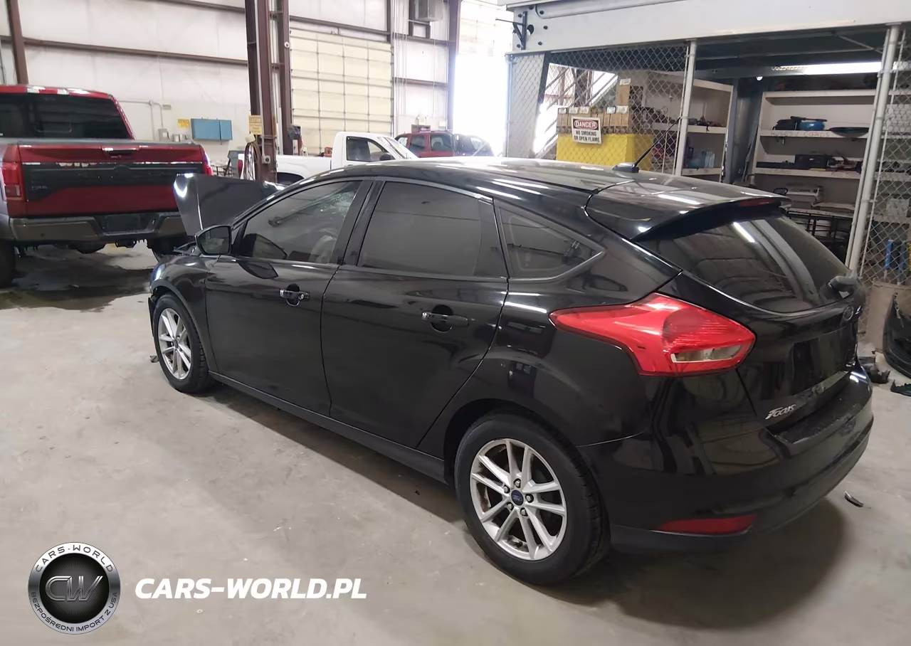 2018 Ford Focus Se VIN:1FADP3K23JL323980 - 3
