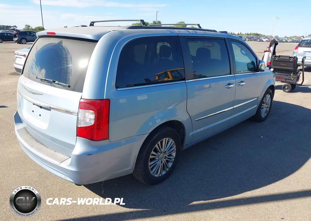 2013 Chrysler Town & Country Touring-L VIN:2C4RC1CGXDR660975 - 4