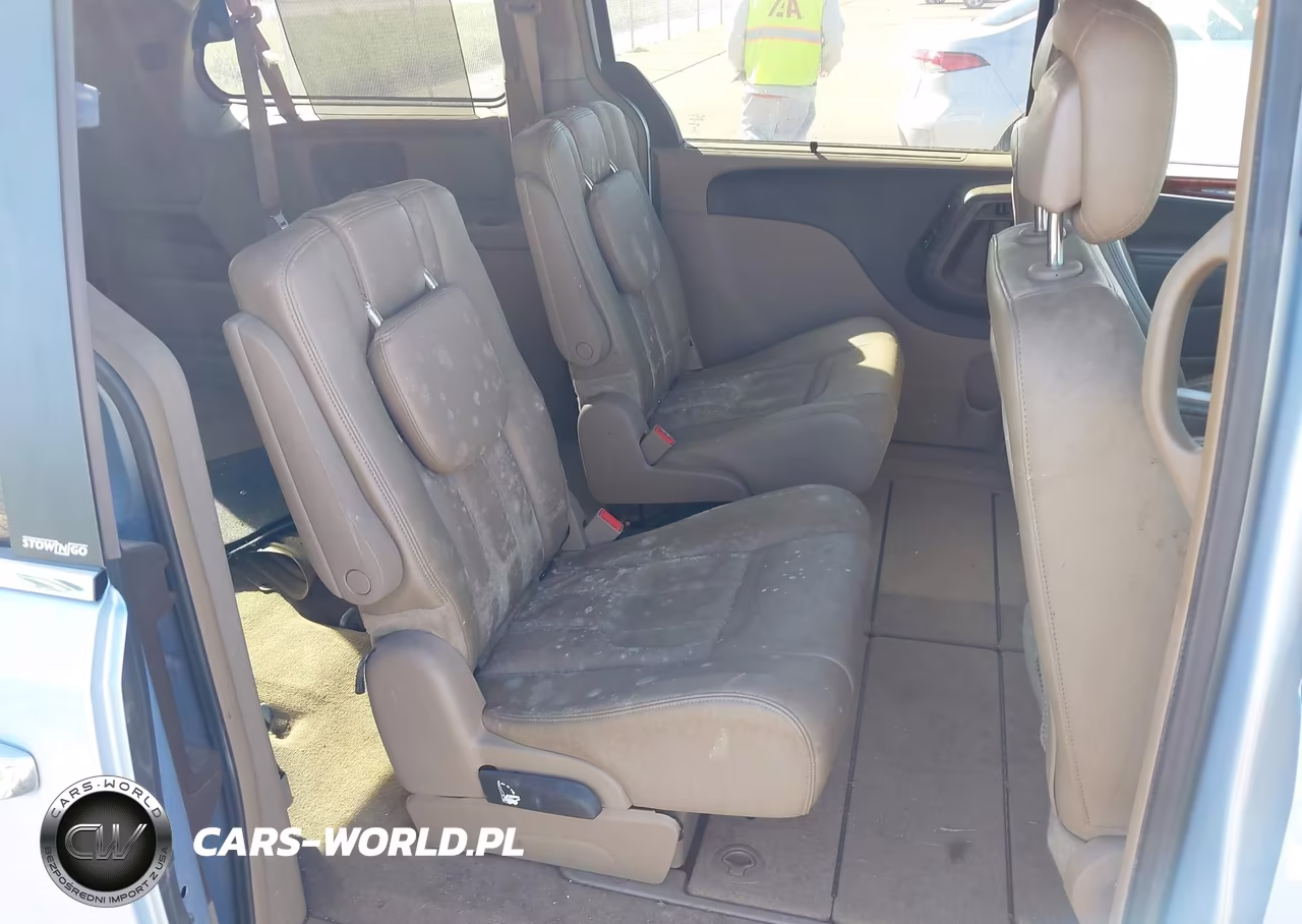 2013 Chrysler Town & Country Touring-L VIN:2C4RC1CGXDR660975 - 8