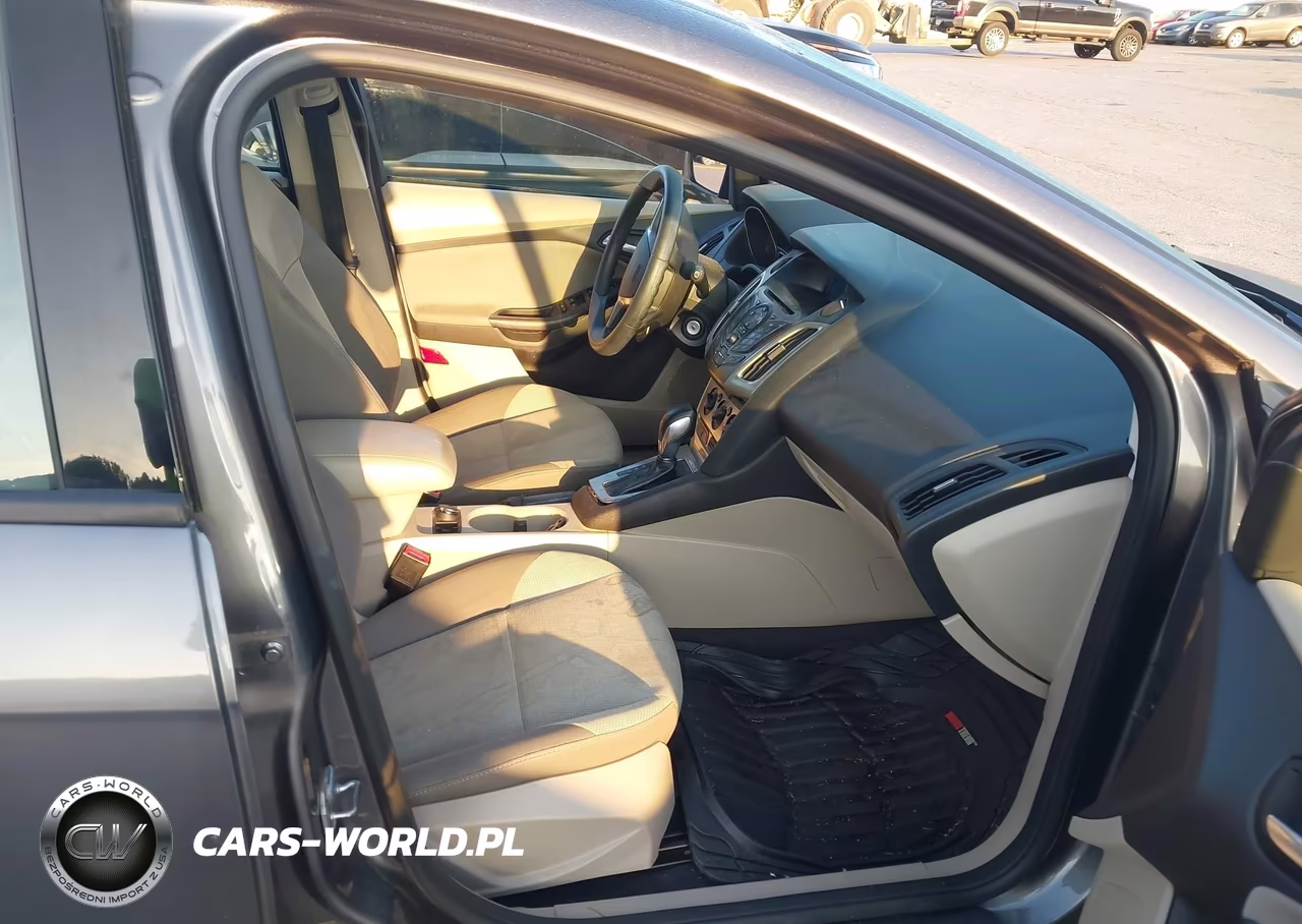 2014 Ford Focus Se VIN:1FADP3K22EL243642 - 5