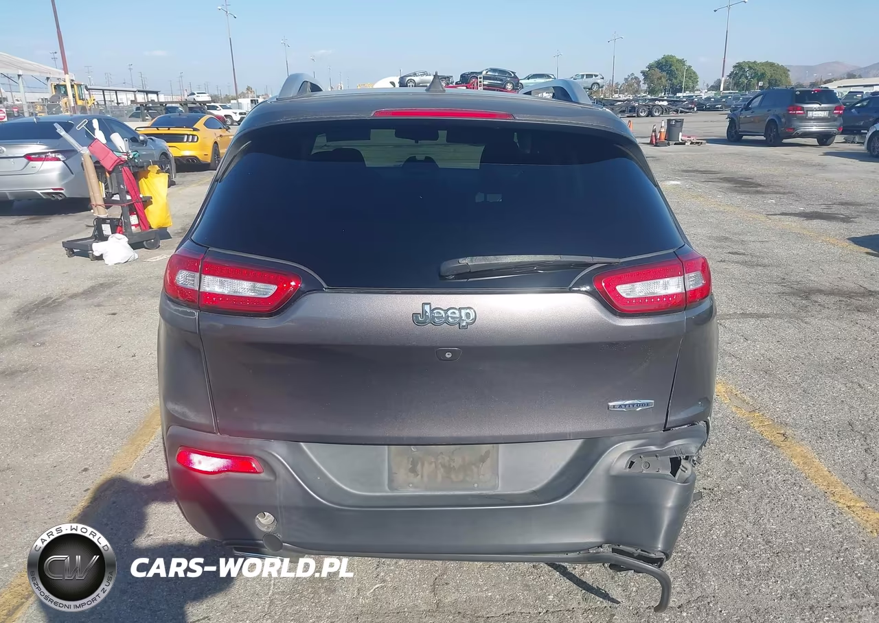 2016 Jeep Cherokee Latitude VIN:1C4PJLCSXGW108238 - 17