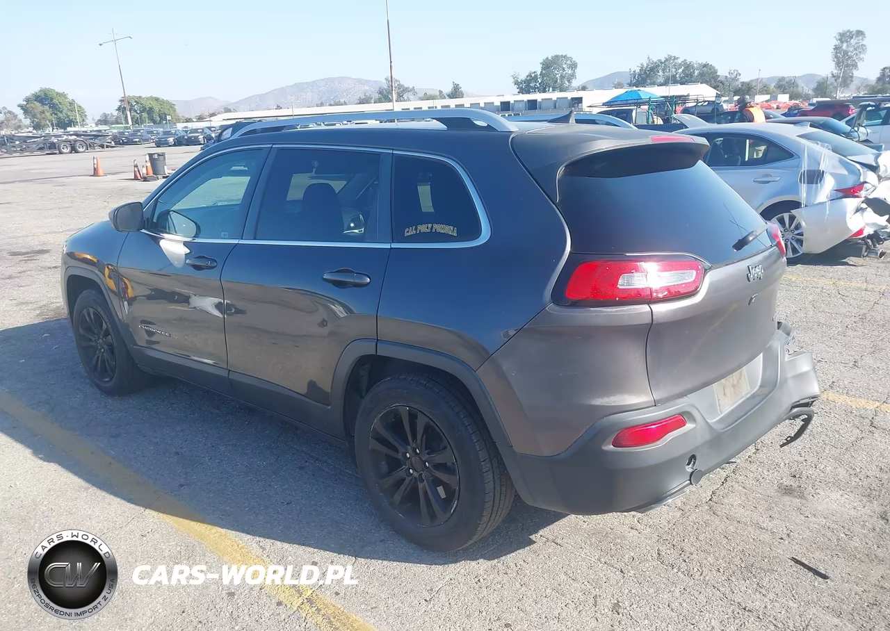2016 Jeep Cherokee Latitude VIN:1C4PJLCSXGW108238 - 3