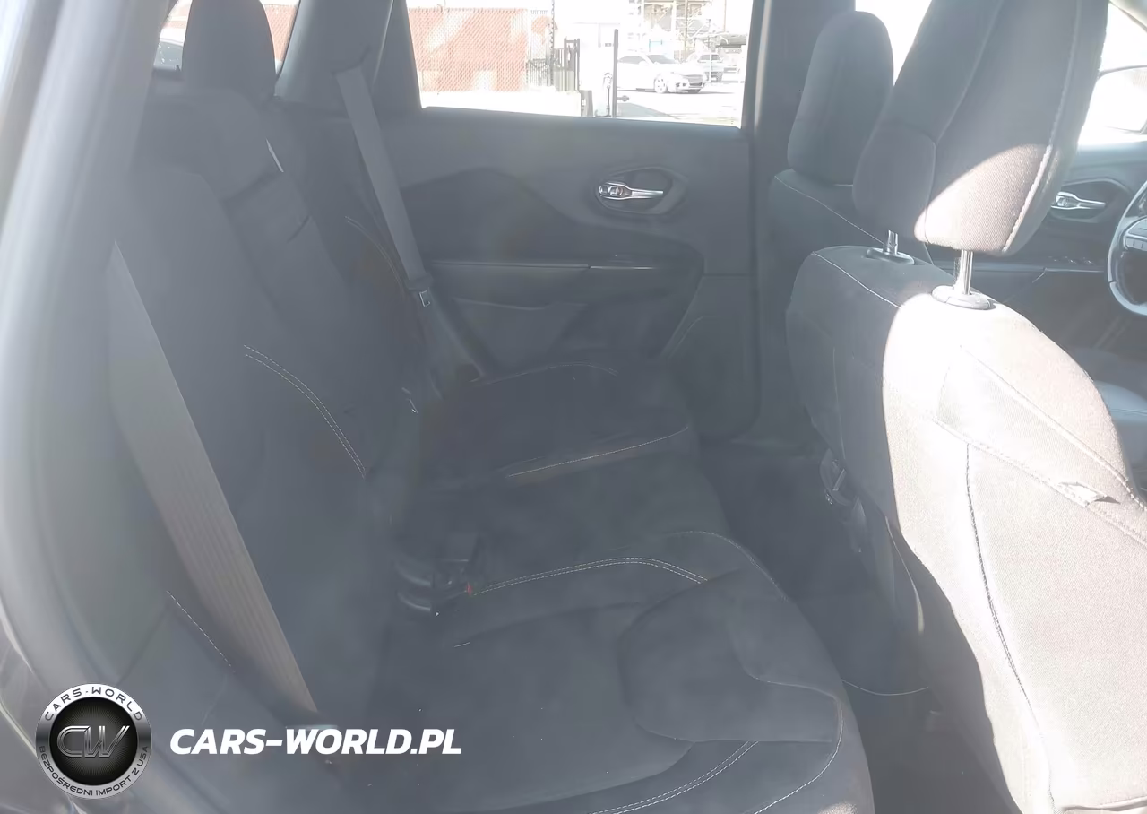 2016 Jeep Cherokee Latitude VIN:1C4PJLCSXGW108238 - 8