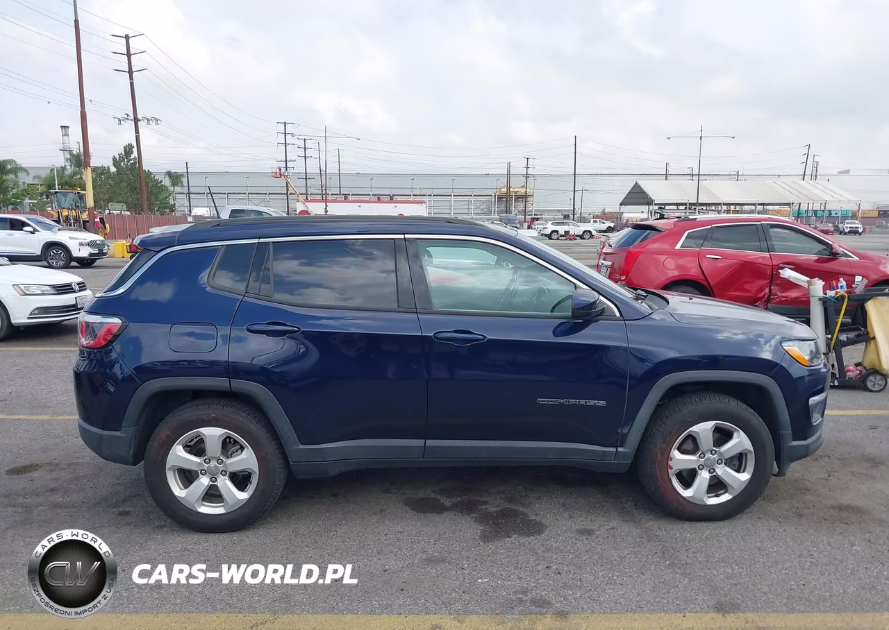 2018 Jeep Compass Latitude 4X4 VIN:3C4NJDBB8JT185878 - 13