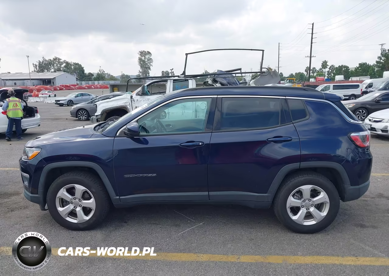 2018 Jeep Compass Latitude 4X4 VIN:3C4NJDBB8JT185878 - 14
